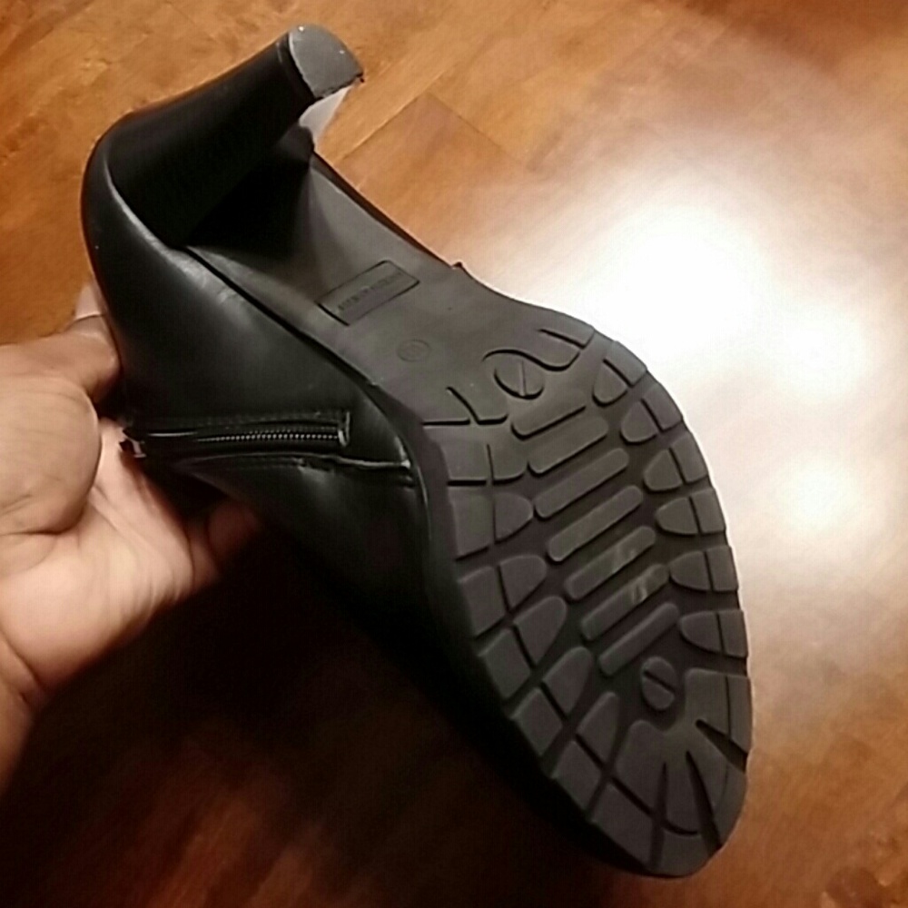 Boots - Picture 5 of 5